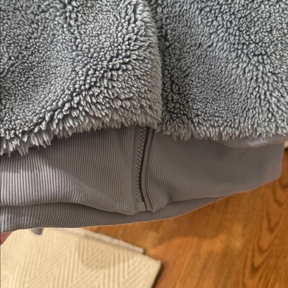 Alo Foxy Sherpa Jacket w/ Removable Hood - Picture 8 of 13